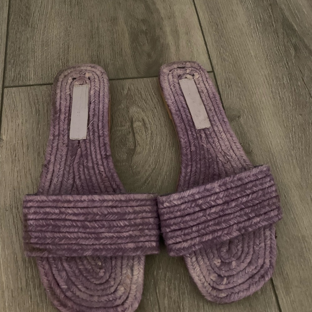 Flat lilac raffia sandals women